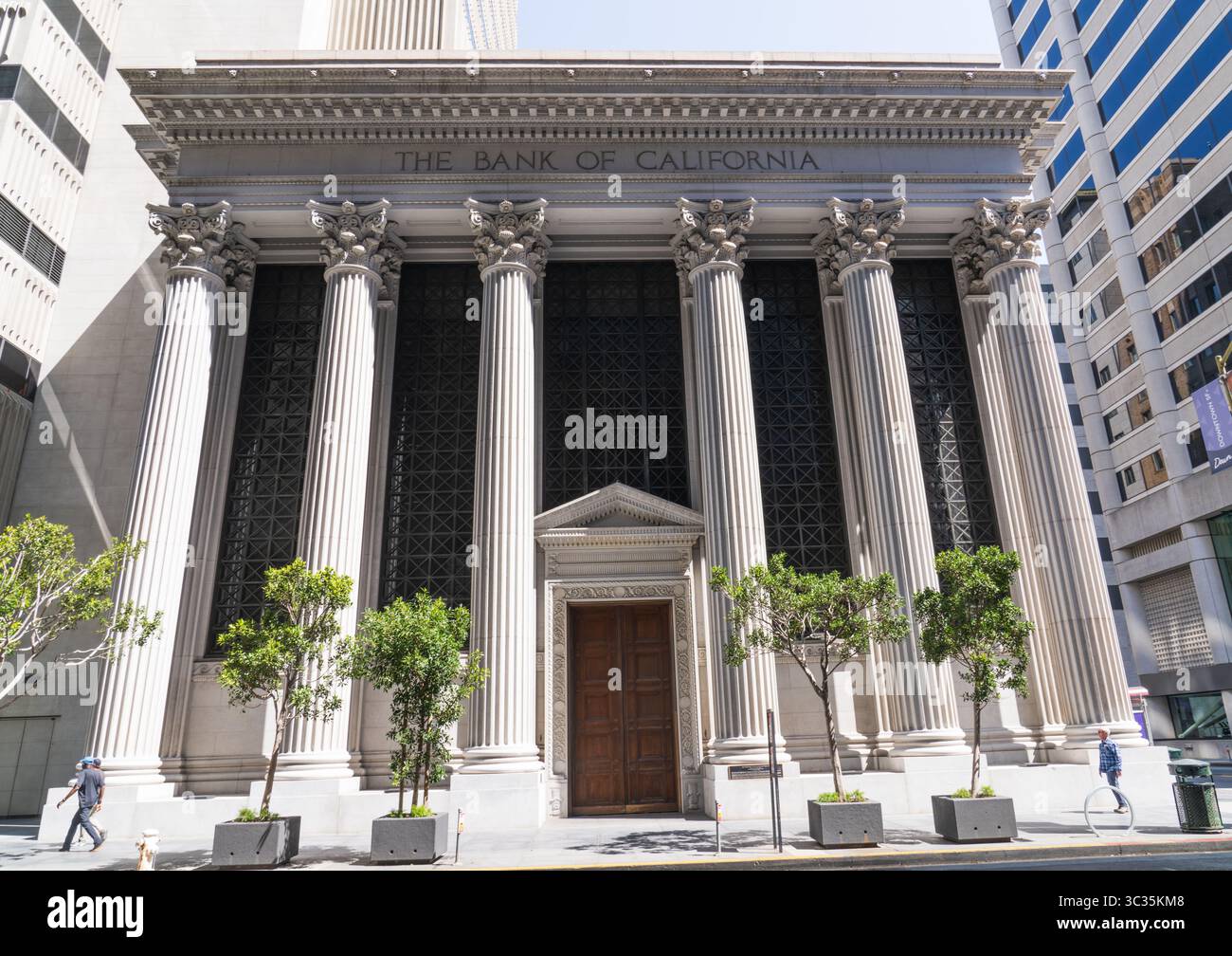 San Francisco, USA - 22 giugno 2025: Il Bank of California Museum al 425 di California Street, con imponenti colonne Foto Stock