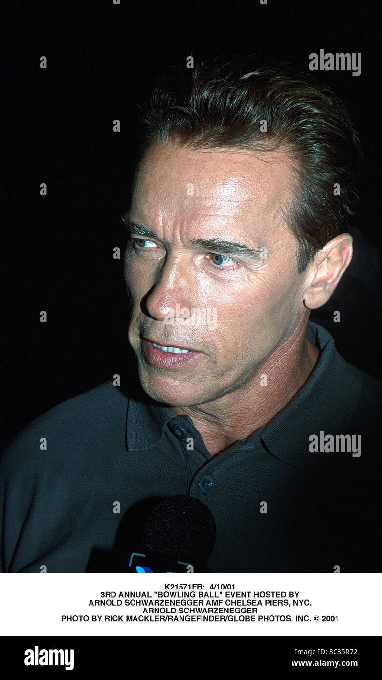Apr. 25, 2001 - K21571FB: 4/10/01.3RD annuale di ''palla da bowling'' evento ospitato da Arnold Schwarzenegger AMF Moli Chelsea, NYC..Arnold Schwarzenegger. RICK MACKLER/ 2001(Credit Immagine: © Globo foto/ZUMAPRESS.com) Foto Stock Apr. 25, 2001 - K21571FB: 4/10/01.3RD annuale di ''palla da bowling'' evento ospitato da Arnold Schwarzenegger AMF Moli Chelsea, NYC..Arnold Schwarzenegger. RICK MACKLER/ 2001(Credit Immagine: © Globo foto/ZUMAPRESS.com) Foto Stock