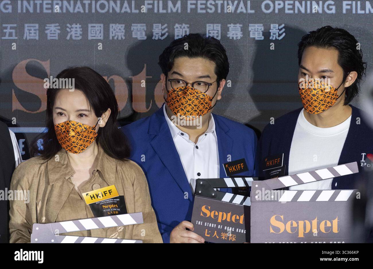 1° aprile 2021, Hong Kong, Hong Kong, Cina: L.Mimi Kung chi Yan, M.Eric Tsui ho-Cheong, R.Tony Wu Tsz Tung, .il 45° Hong Kong International Film Festival (HKIFF45) prende il via con la premiere di gala di September: The Story of Hong Kong, una celebrazione di sette iconici registi di Hong Kong e del cinema che amano..unendosi ai registi Sammo HUNG, Ann HUI, Patrick TAM, YUEN Wo-ping e Johnnie TO alla cerimonia di apertura del Centro culturale di Hong Kong ci sono l'ambasciatore HKIFF45 Aaron KWOK e Gary MAK, l'assistente capo di Create Hong Kong. Sono presenti anche i membri del cast Timmy HUNG, Jennifer YU, YUEN Wah, Foto Stock