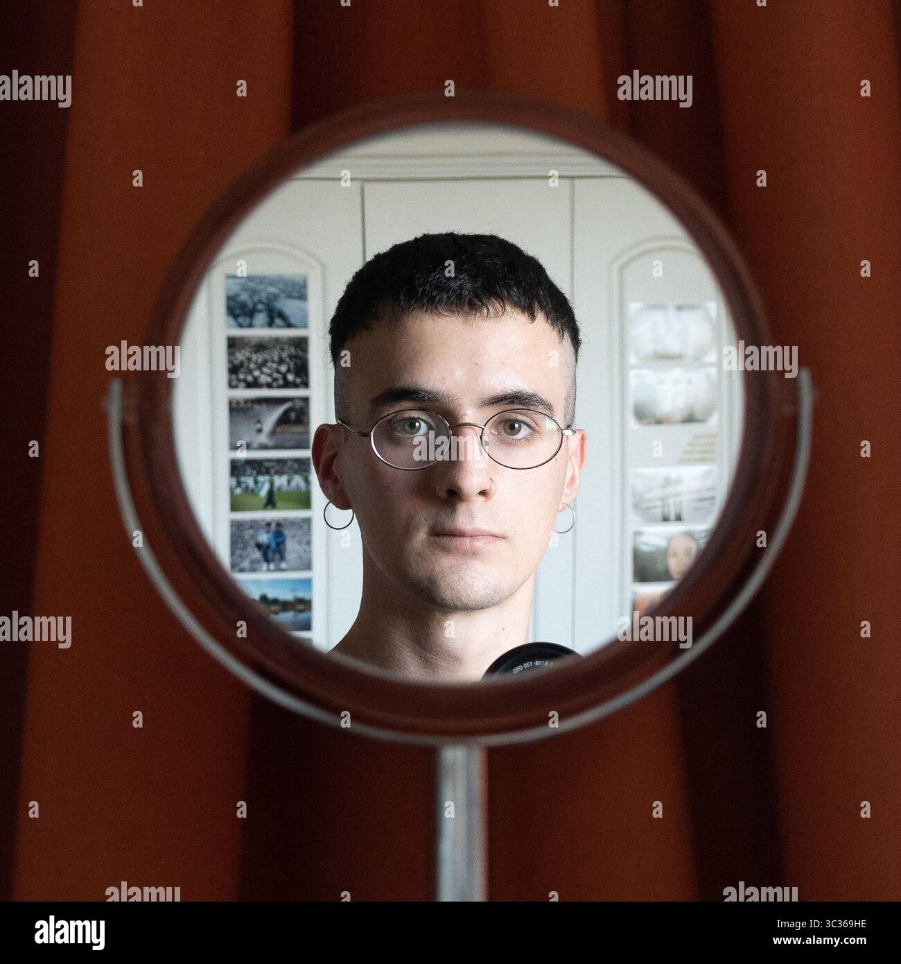 MATIAS BASUALDO SCHRAMM : ZUMA Press Contract Photographer dal 2020 : il fotografo autodidatta MATIAS BASUALDO SCHRAMM, 23 anni di Santiago, Cile, ama raccontare notizie, tra cui la crisi sociale del 2019 in Cile, l'eclissi solare del 2020 dal Cile meridionale, eventi sportivi, incendi boschivi, proteste e la pandemia di coronavirus. Matias ha pubblicato foto su The Guardian, Der Spiegel, Clarin, NPR, la Nacion, e la Vanguardia. Foto Stock