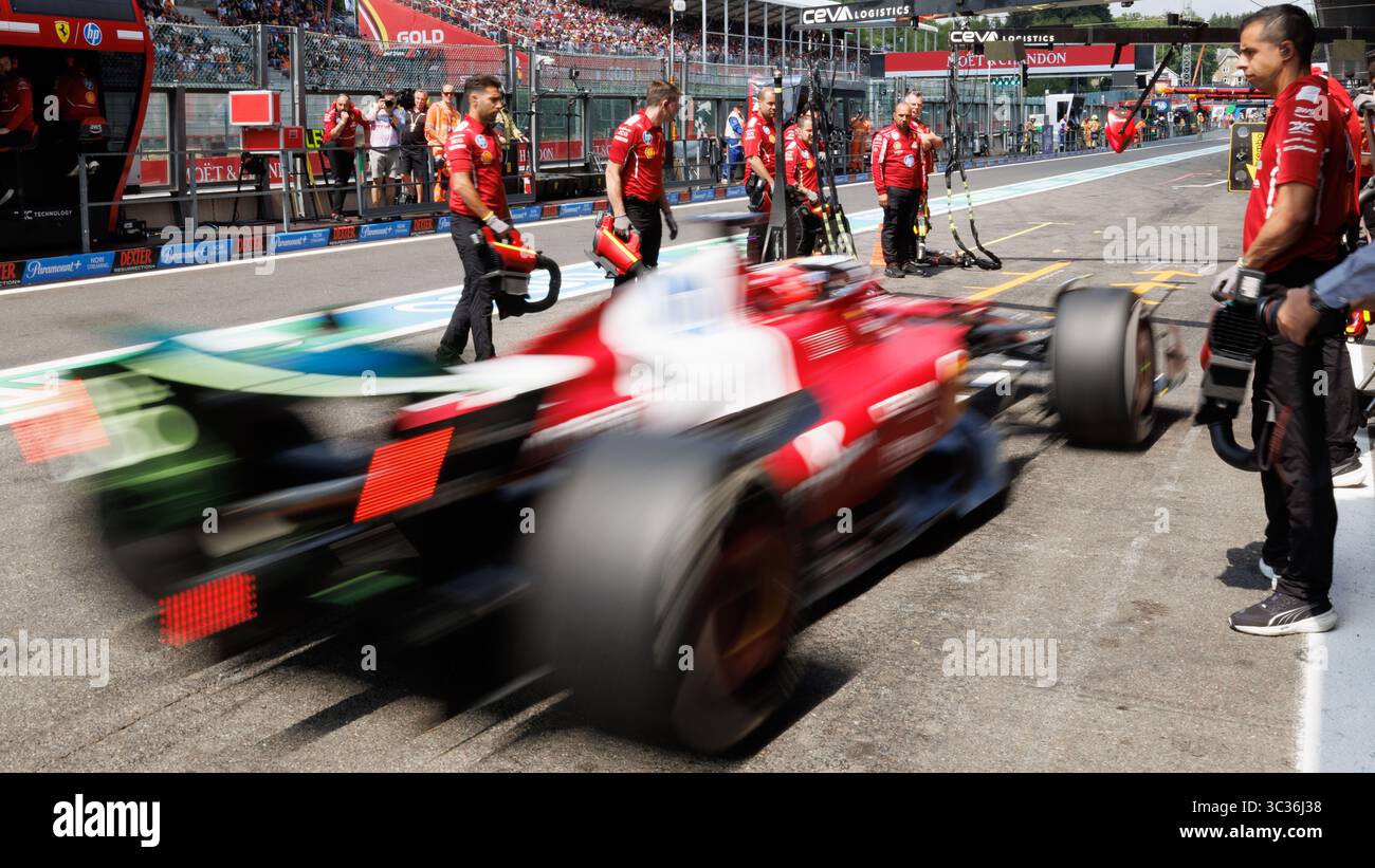 Francorchamps, Belgio. 25 luglio 2025. Scuderia Ferrari UK pilota Lewis Hamilton nella foto durante le prove libere davanti alla gara del Gran Premio di F1 del Belgio, a Spa-Francorchamps, venerdì 25 luglio 2025. Il Gran Premio di Formula 1 di Spa-Francorchamps si svolge questo fine settimana, dal 24 al 27 luglio. BELGA PHOTO BENOIT DOPPAGNE credito: Belga News Agency/Alamy Live News Foto Stock Francorchamps, Belgio. 25 luglio 2025. Scuderia Ferrari UK pilota Lewis Hamilton nella foto durante le prove libere davanti alla gara del Gran Premio di F1 del Belgio, a Spa-Francorchamps, venerdì 25 luglio 2025. Il Gran Premio di Formula 1 di Spa-Francorchamps si svolge questo fine settimana, dal 24 al 27 luglio. BELGA PHOTO BENOIT DOPPAGNE credito: Belga News Agency/Alamy Live News Foto Stock