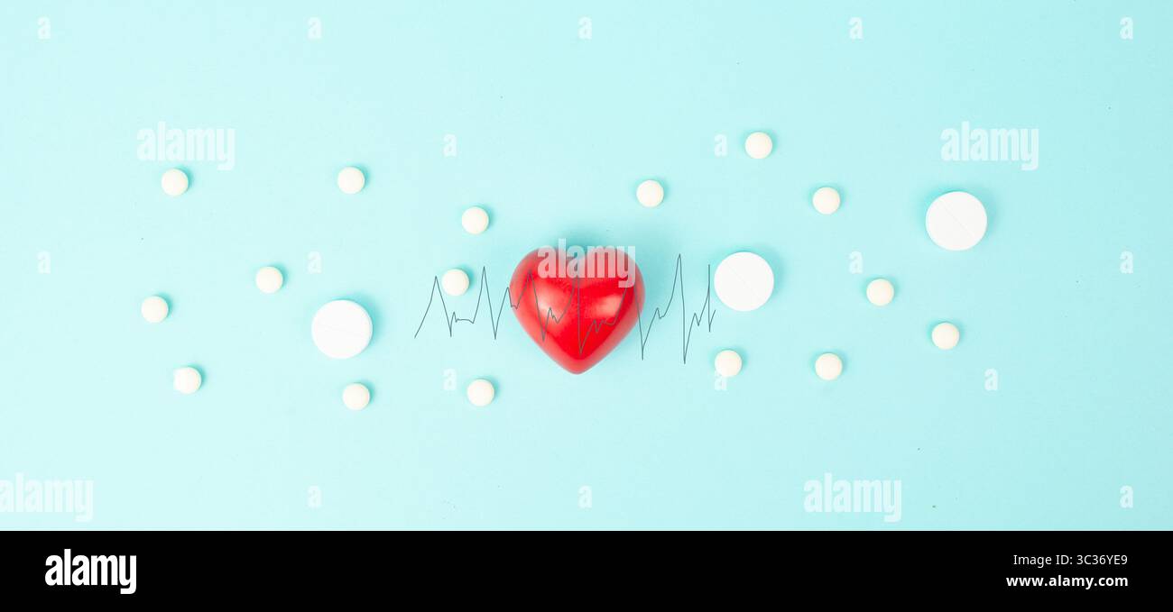 Infarto, malattia di miocardite, infiammazione del muscolo, trombosi e stress cardiaco, frequenza del battito cardiaco e pillole mediche Foto Stock