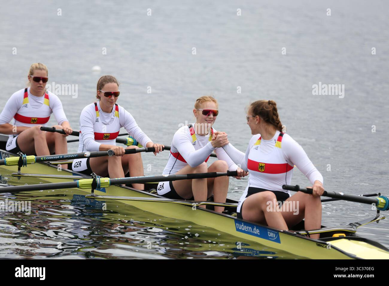 10 aprile 2021, Varese, Lombardia, Italia: Le Sculle monoposto femminili ai Campionati europei di canottaggio sul Lago di Varese. (Immagine di credito: © Mickael Chavet via ZUMA Wire) Foto Stock