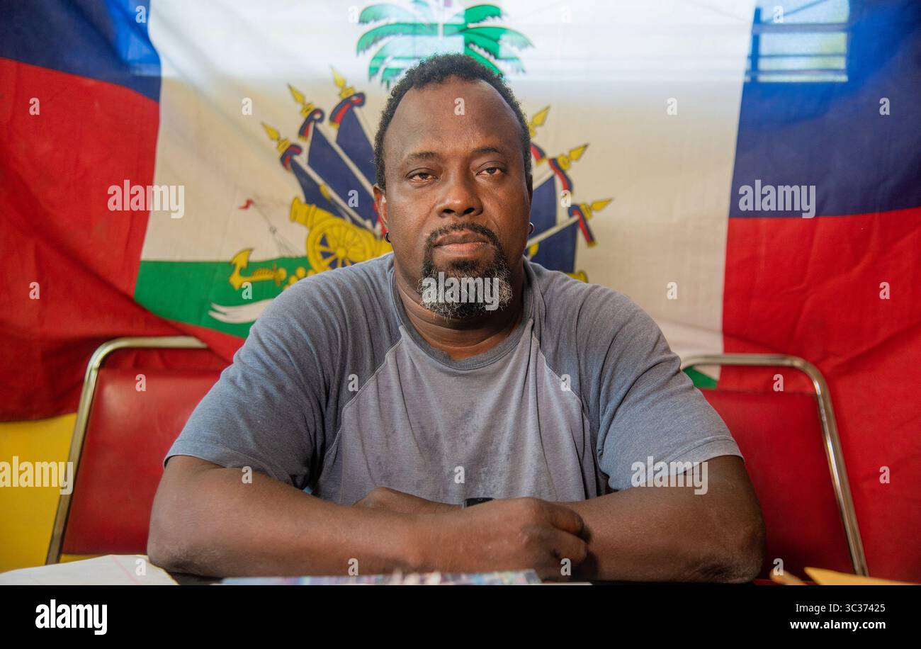 8 aprile 2021: Petrus Lerice, 45 anni, è un autista di autobus e portavoce dell'Associazione dei proprietari e conducenti di Haiti. Ha detto che la crescente insicurezza del paese sta avendo un effetto negativo sull'industria e mette in pericolo i conducenti di autobus e i passeggeri. (Immagine di credito: © TNS via cavo ZUMA) Foto Stock