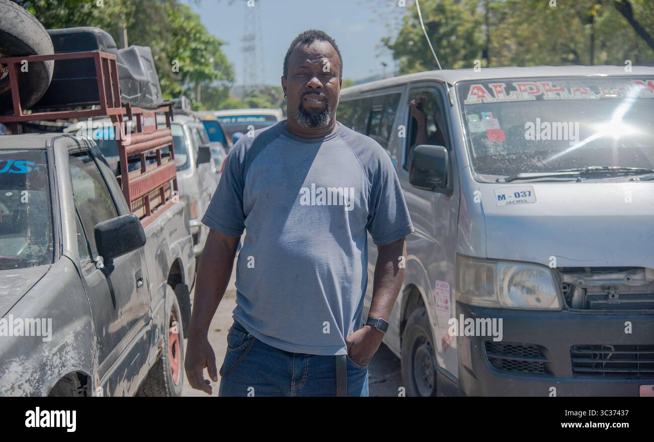8 aprile 2021: Petrus Lerice, 45 anni, è un autista di autobus e portavoce dell'Associazione dei proprietari e conducenti di Haiti. Ha detto che la crescente insicurezza del paese sta avendo un effetto negativo sull'industria e mette in pericolo i conducenti di autobus e i passeggeri. (Immagine di credito: © TNS via cavo ZUMA) Foto Stock