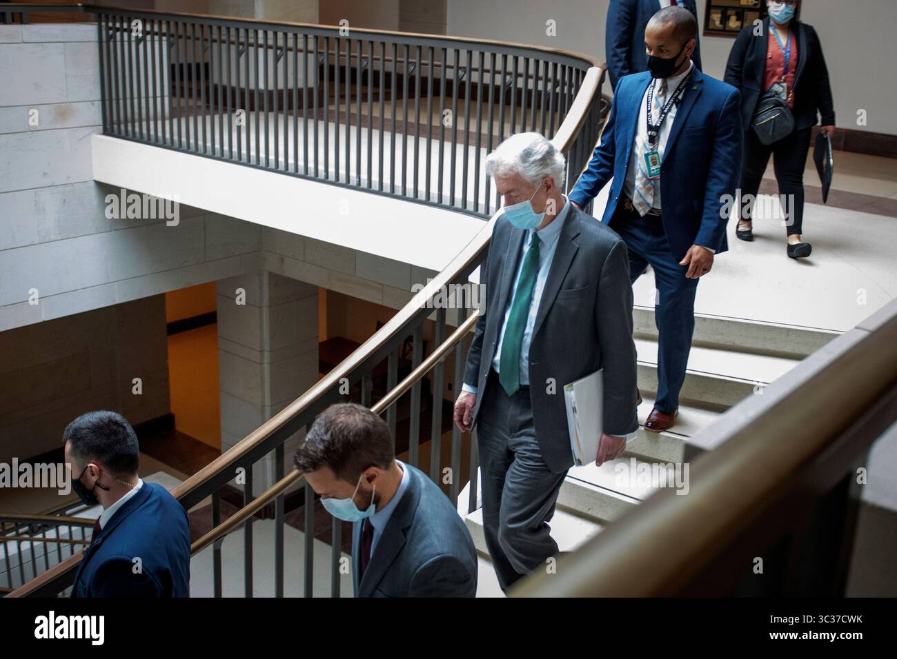 14 aprile 2021, Washington, District of Columbia, USA: Il direttore della CIA William Burns si fa strada attraverso il Campidoglio degli Stati Uniti a Washington, DC, mercoledì 14 aprile 2021. Credito: Rod Lamkey / CNP (immagine di credito: © Rod Lamkey - CNP/CNP tramite filo ZUMA) Foto Stock