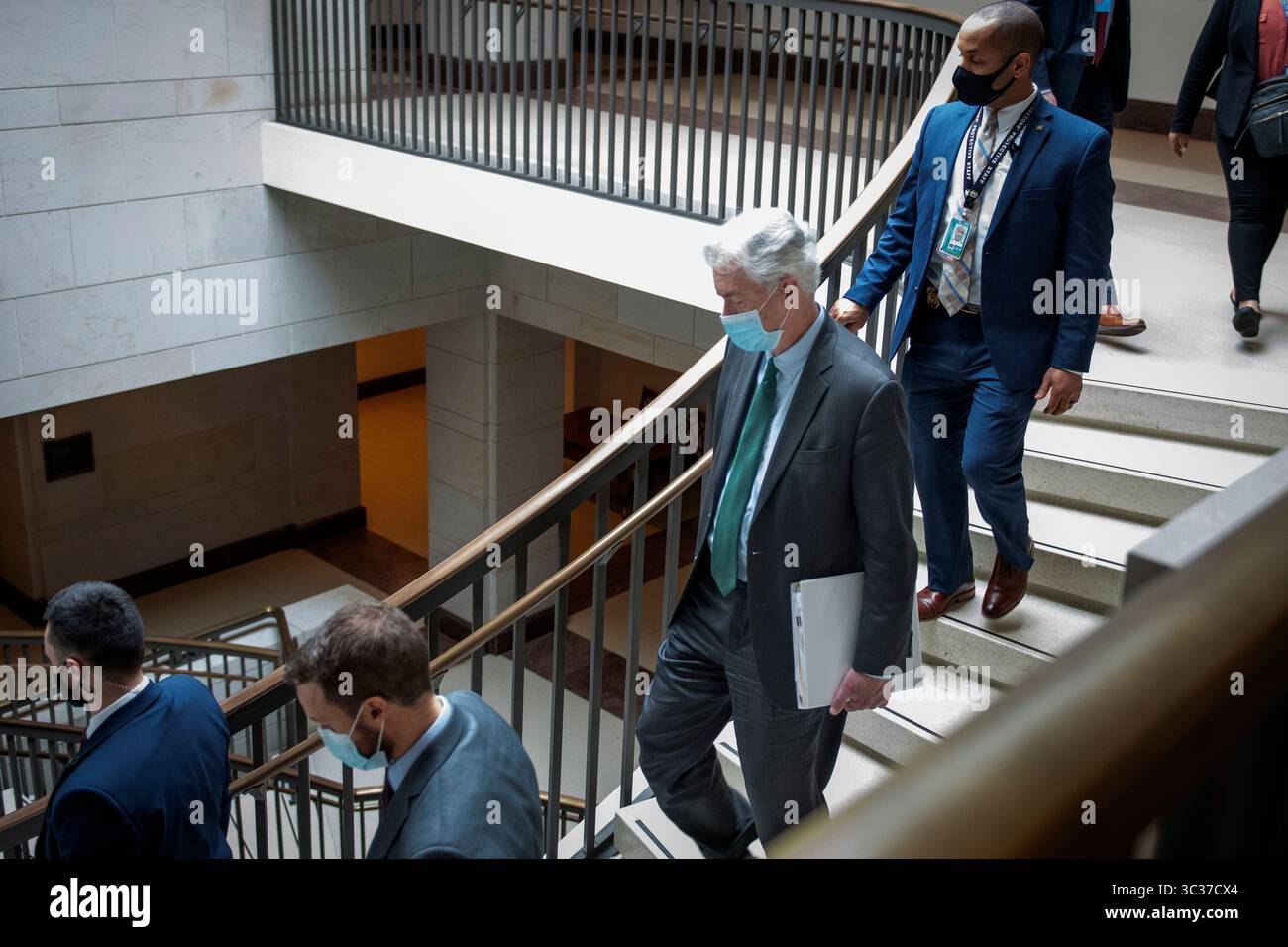 14 aprile 2021, Washington, District of Columbia, USA: Il direttore della CIA William Burns si fa strada attraverso il Campidoglio degli Stati Uniti a Washington, DC, mercoledì 14 aprile 2021. Credito: Rod Lamkey / CNP (immagine di credito: © Rod Lamkey - CNP/CNP tramite filo ZUMA) Foto Stock