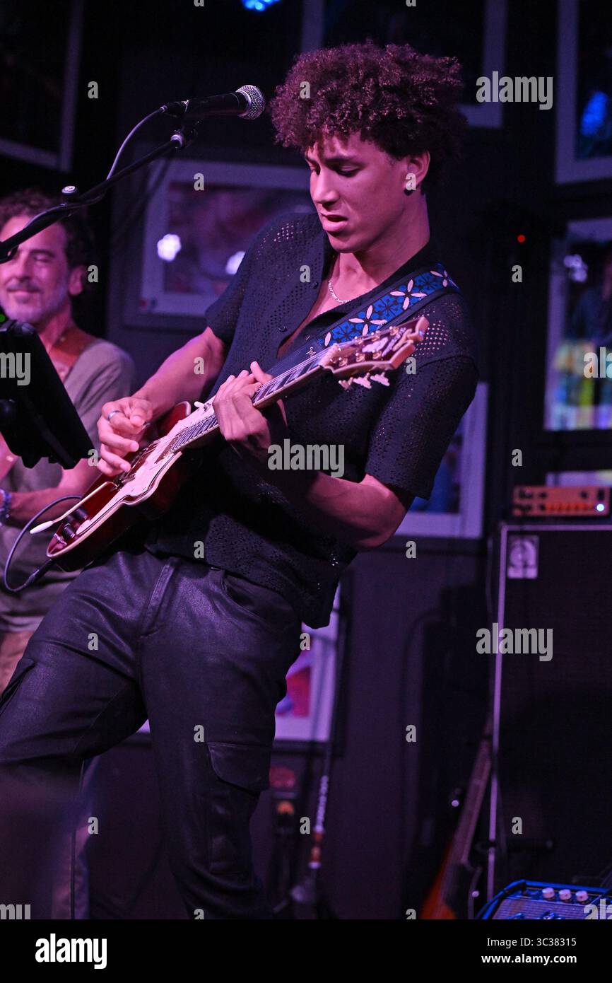 Boca Raton. 24 luglio 2025. I Trouble No More si esibiscono durante Una celebrazione della Allman Brothers Band al Funky Biscuit il 24 luglio 2025 a Boca Raton, Florida. Crediti: Mpi04/Media Punch/Alamy Live News Foto Stock