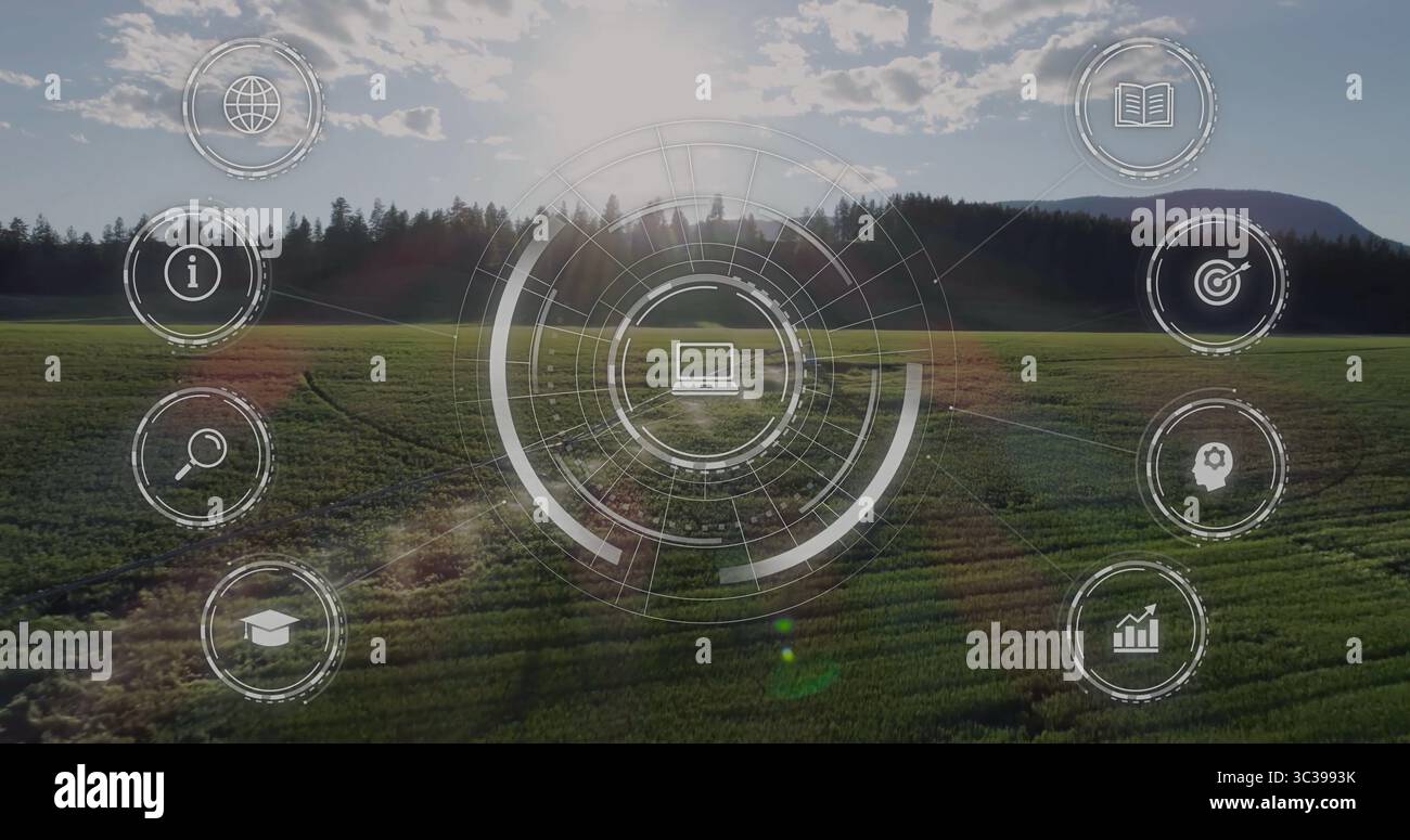 Visualizzazione di un'interfaccia circolare che si sovrappone al campo agricolo, con l'icona del laptop e i simboli di apprendimento Foto Stock
