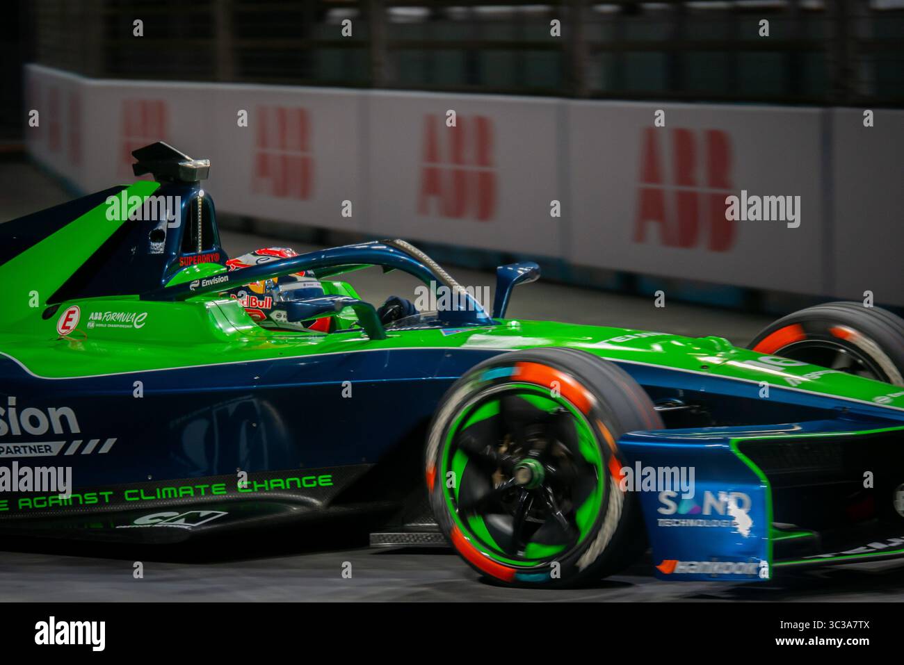 Formula e, Great Britian, Londra, luglio 2025. Sébastien Buemi (#16), Envision Racing durante le prove libere 1 (FP1). Foto Stock