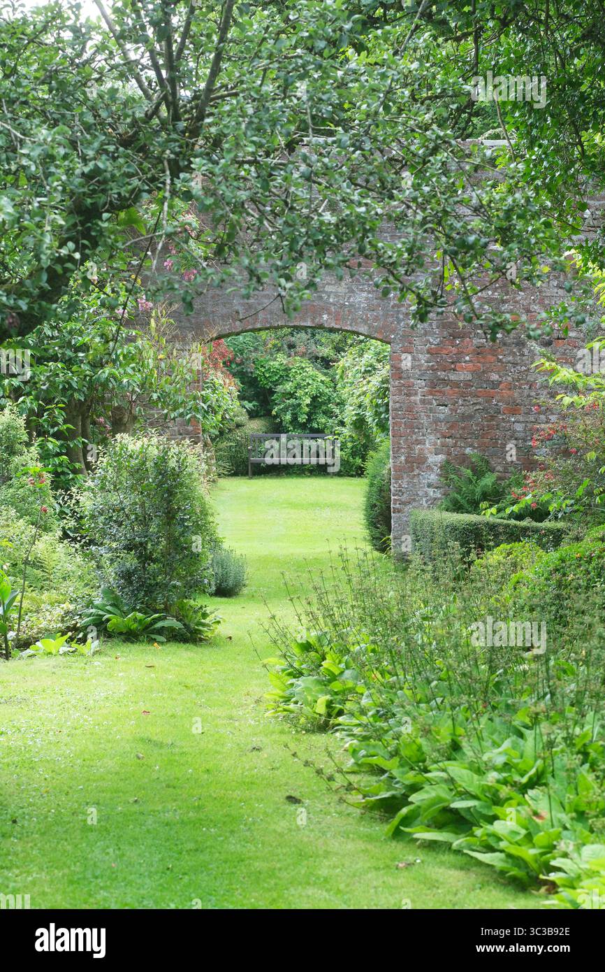 Woodfall Gardens nei pressi di Glasserton, Whithorn, Scozia un giardino recintato maturo affermato foto luglio - Scotland's Gardens Scheme, Foto Stock
