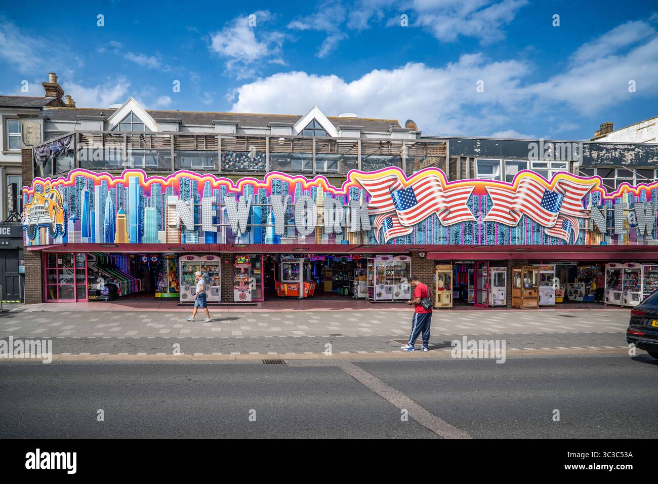 Sale giochi durante le vacanze estive a Marine Parade, Southend-on-Sea, Essex Foto Stock