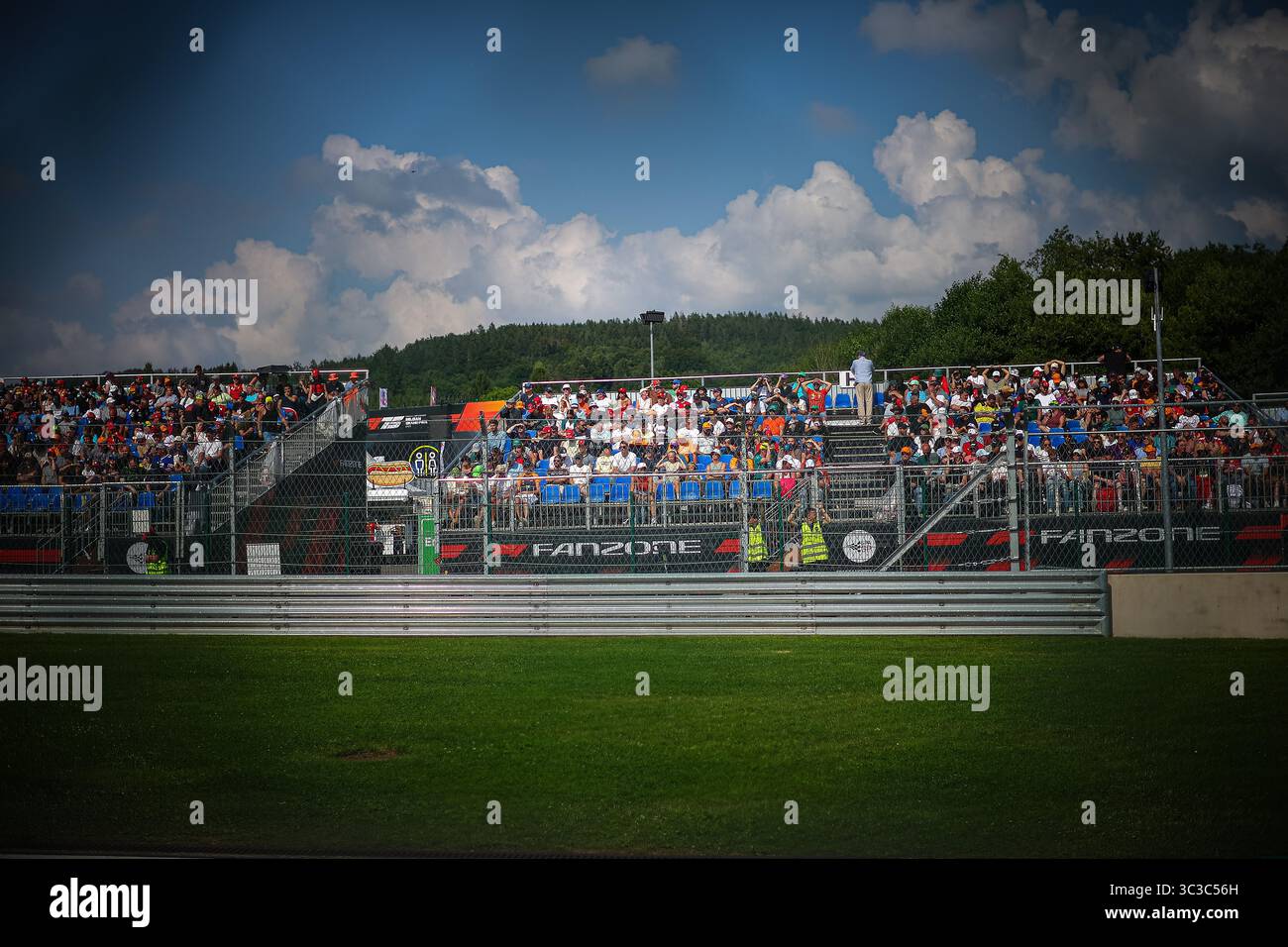 Public/Tifosi/fan/Grandstand, durante il GP del Belgio, Spa-Francorchamps 24-27 luglio 2025 Campionato del mondo di Formula 1 2025. Foto Stock