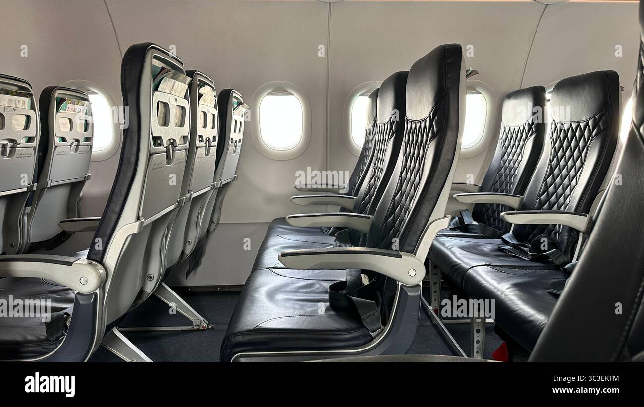 Londra , Regno Unito 20 giugno 2025: Sedili in cabina in classe economica Foto Stock