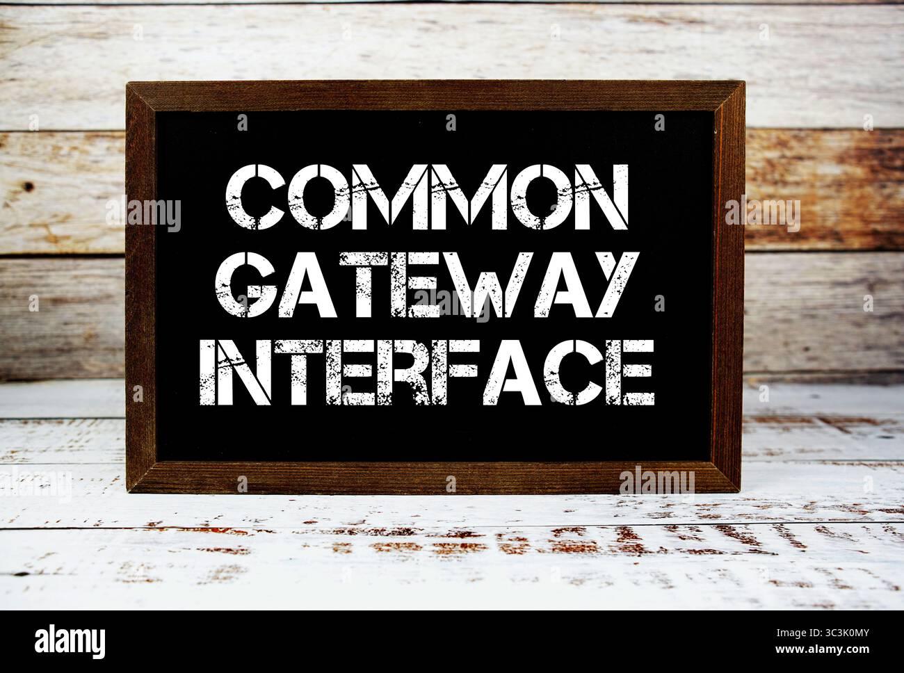 Testo tipografico Common Gateway Interface su lavagna in legno Foto Stock