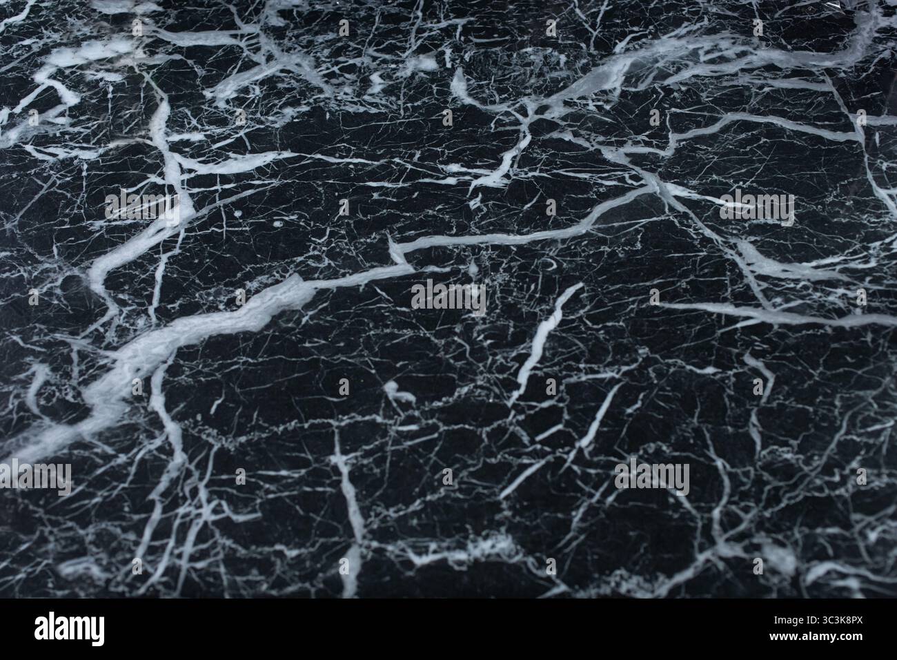 Una vista su uno sfondo astratto di marmo nero. Foto Stock