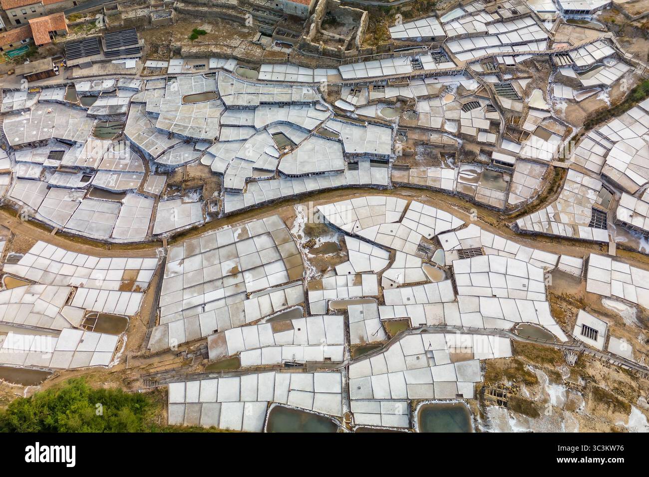 Vista aerea della Valle dell'Anana con antiche terrazze saline, Paesi Baschi, Spagna Foto Stock