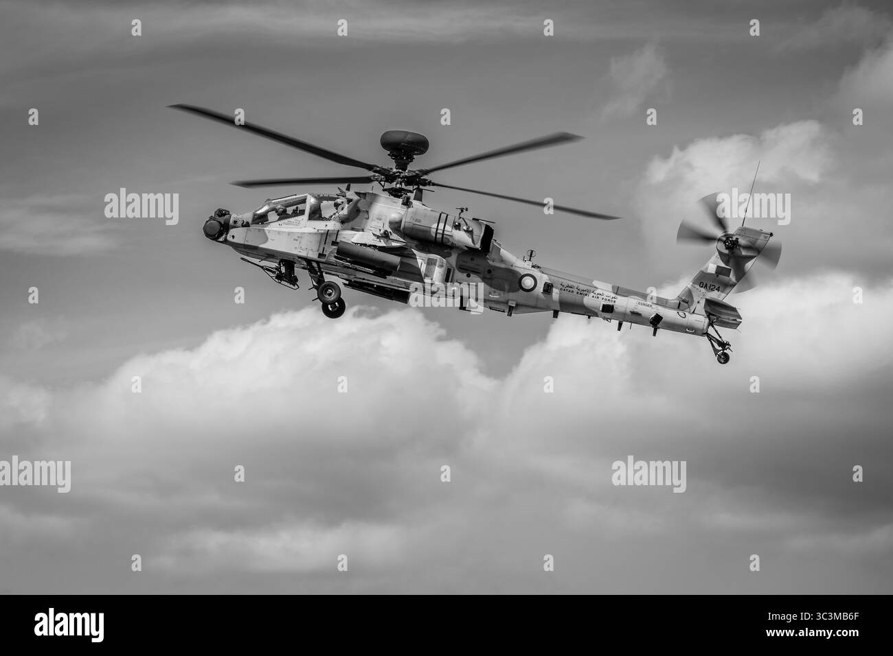 Qatar Emiri Air Force - AH-64E Apache Guardian, arrivo al Royal International Air Tattoo del 2025. Foto Stock