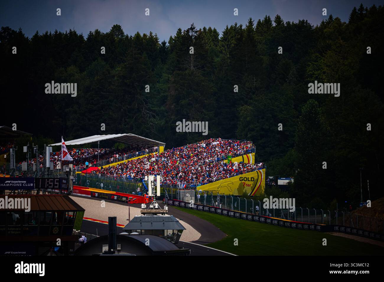 Public/Tifosi/fan/Grandstand, durante il GP del Belgio, Spa-Francorchamps 24-27 luglio 2025 Campionato del mondo di Formula 1 2025. Foto Stock