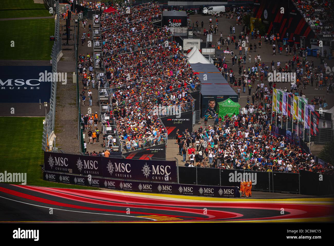Public/Tifosi/fan/Grandstand, durante il GP del Belgio, Spa-Francorchamps 24-27 luglio 2025 Campionato del mondo di Formula 1 2025. Foto Stock