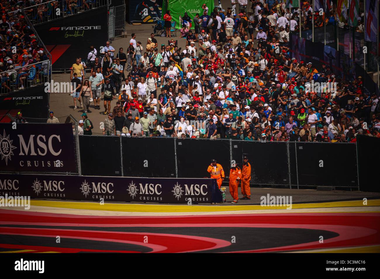 Public/Tifosi/fan/Grandstand, durante il GP del Belgio, Spa-Francorchamps 24-27 luglio 2025 Campionato del mondo di Formula 1 2025. Foto Stock