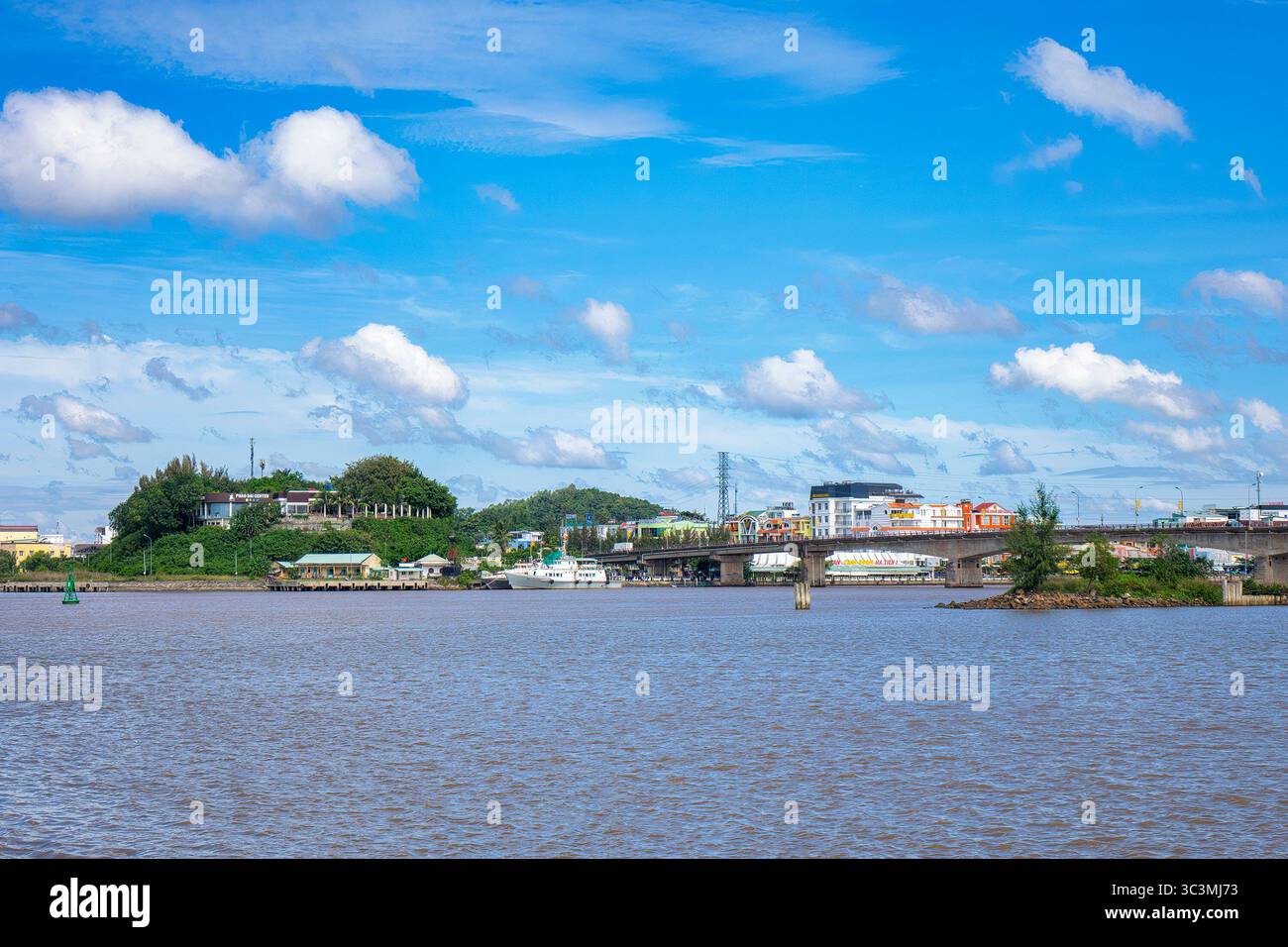 La bellissima piccola città costiera di ha Tien (Kien Giang, Vietnam), un tempo vivace città portuale, fu costruita da Mac Cuu a metà del XVII secolo. Foto Stock