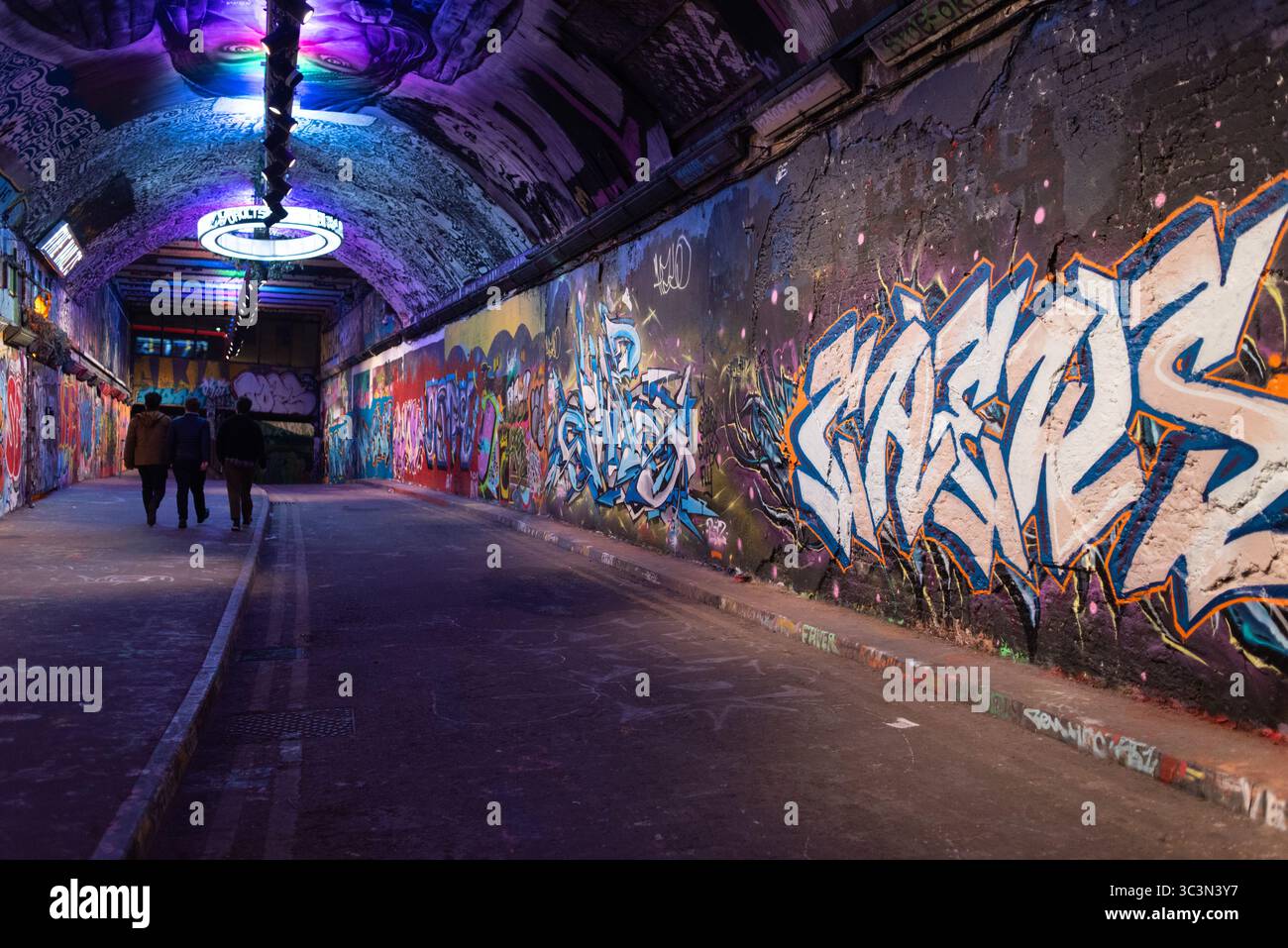 Grafitti nel tunnel, Londra. Foto Stock