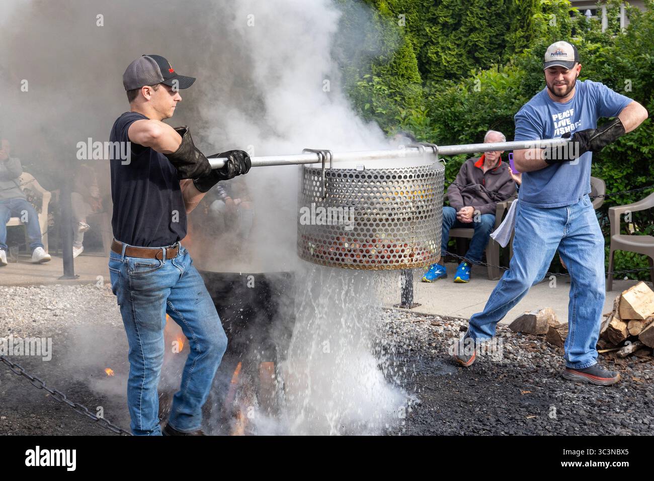 L'ebollizione del pesce è una tradizione culinaria nella contea di Door, Wisconsin. Pesce bollito a Fish Creek, Wisconsin Foto Stock