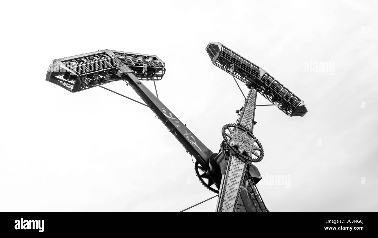 cavalcare in giro a una fiera. parco divertimenti. Foto Stock