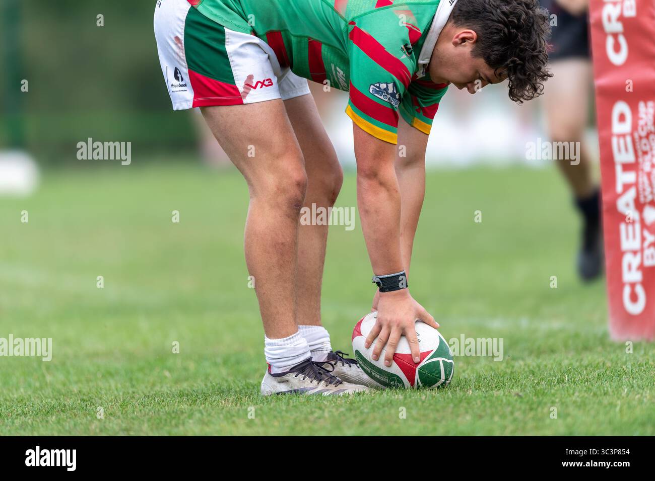 Uomini che giocano in una partita amatoriale della Rugby League. Foto Stock