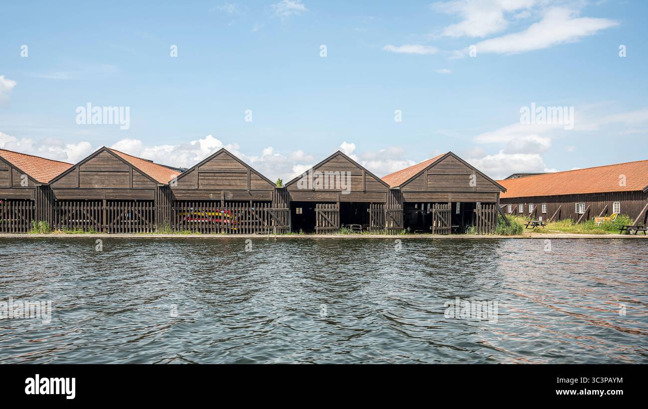Ex capannoni per cannoniere di Copenaghen presso il Canal, Danimarca, 17 luglio 2025 Foto Stock