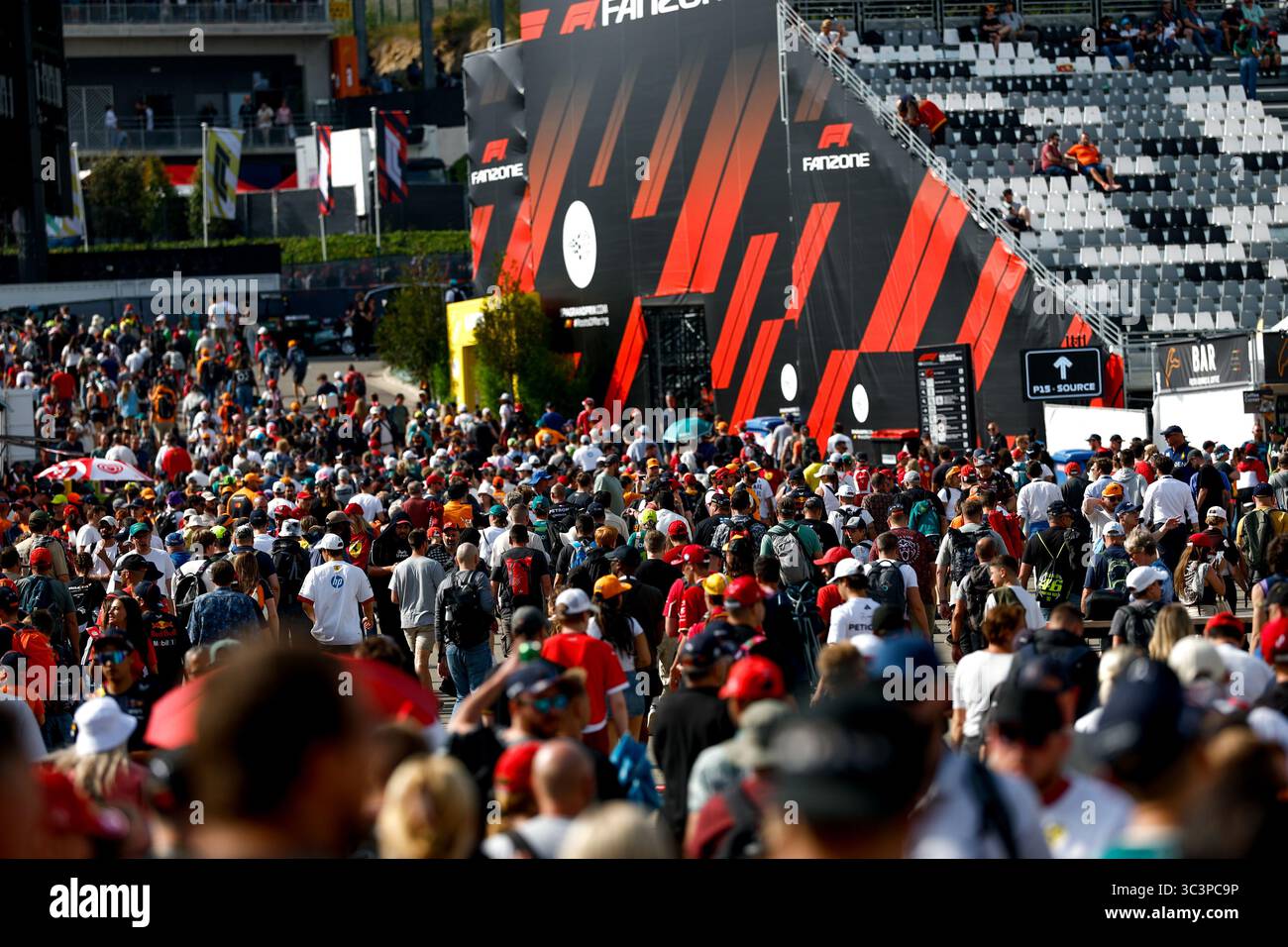 Spa-Francorchamps, Belgio. 26 luglio 2025. Fan, Gran Premio di F1 del Belgio al Circuit de Spa-Francorchamps il 26 luglio 2025 a Spa-Francorchamps, Belgio. (Foto di HOCH ZWEI) credito: dpa/Alamy Live News Foto Stock