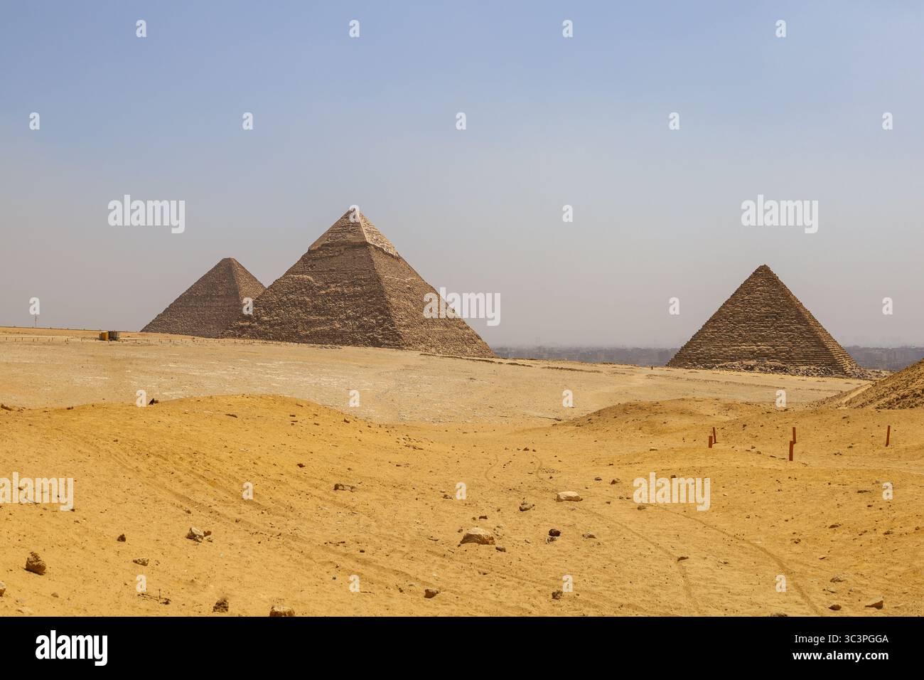 Piramidi egiziane a Giza una meraviglia del mondo Foto Stock