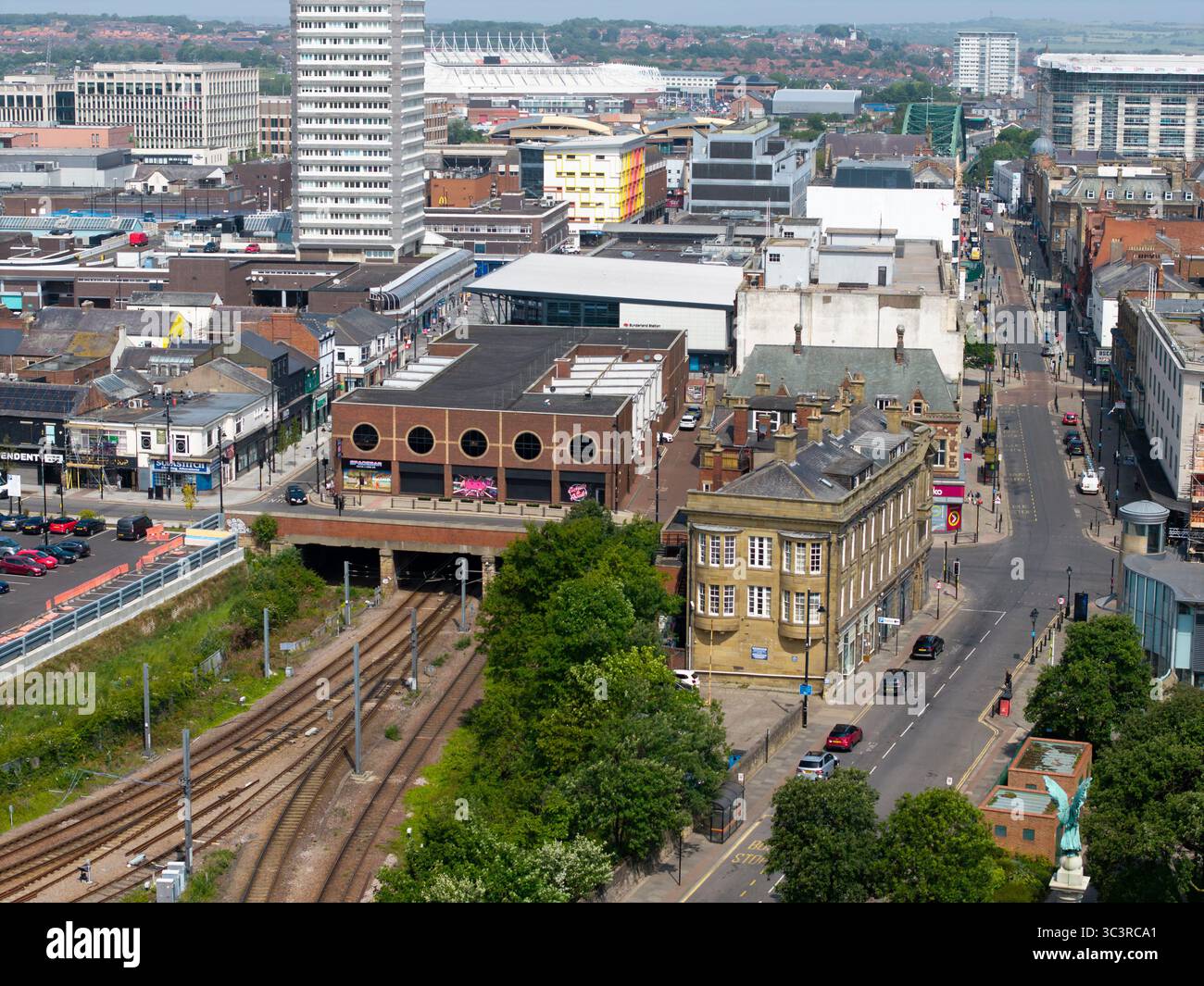 Ripresa aerea che cattura Burdon House, 1916 edifici storici, centro città di Sunderland, Tyne and Wear, Inghilterra Foto Stock