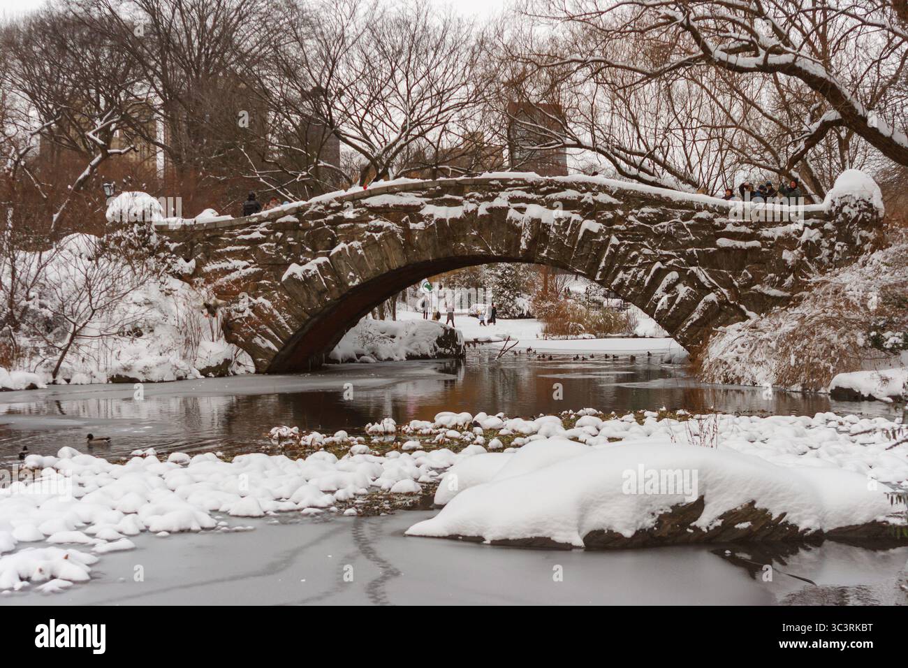 Gapstow Bridge in inverno, Central Park. Foto Stock