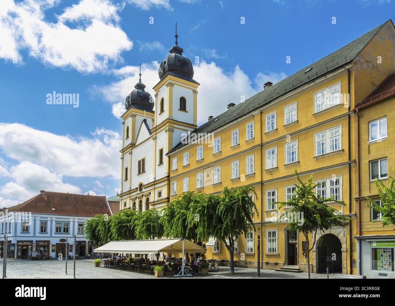Chiesa Scolopica di San Francesco Saverio, capitale della Cultura 2026, TrenDin, Slovacchia Foto Stock