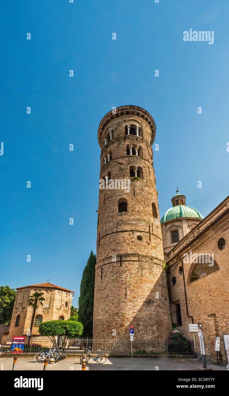 Battistero di Neon (Battistero Neoniano), V secolo, stile bizantino, torre di difesa, a Ravenna, regione Emilia-Romagna, Italia Foto Stock