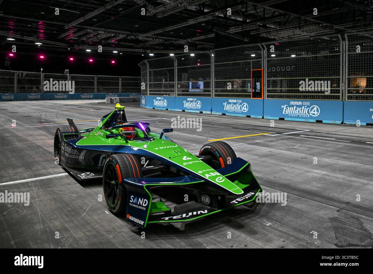 LONDRA, INGHILTERRA - LUGLIO 27: Robin Frijns dei Paesi Bassi e ENVISION RACING gareggia durante l'e-Prix di Londra, round 16 dell'ABB FIA Formula e World Champsionship 2025 all'Excel London il 27 luglio 2025 a Londra, Inghilterra. (Foto di Vince Mignott/Alamy Live News) Foto Stock