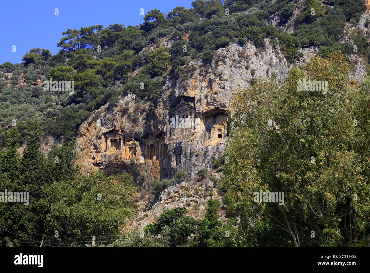 Tombe di roccia Licia in Turchia. Antiche grotte greche, patrimonio dell'umanità dell'UNESCO a Mugla, Türkiye. Foto Stock