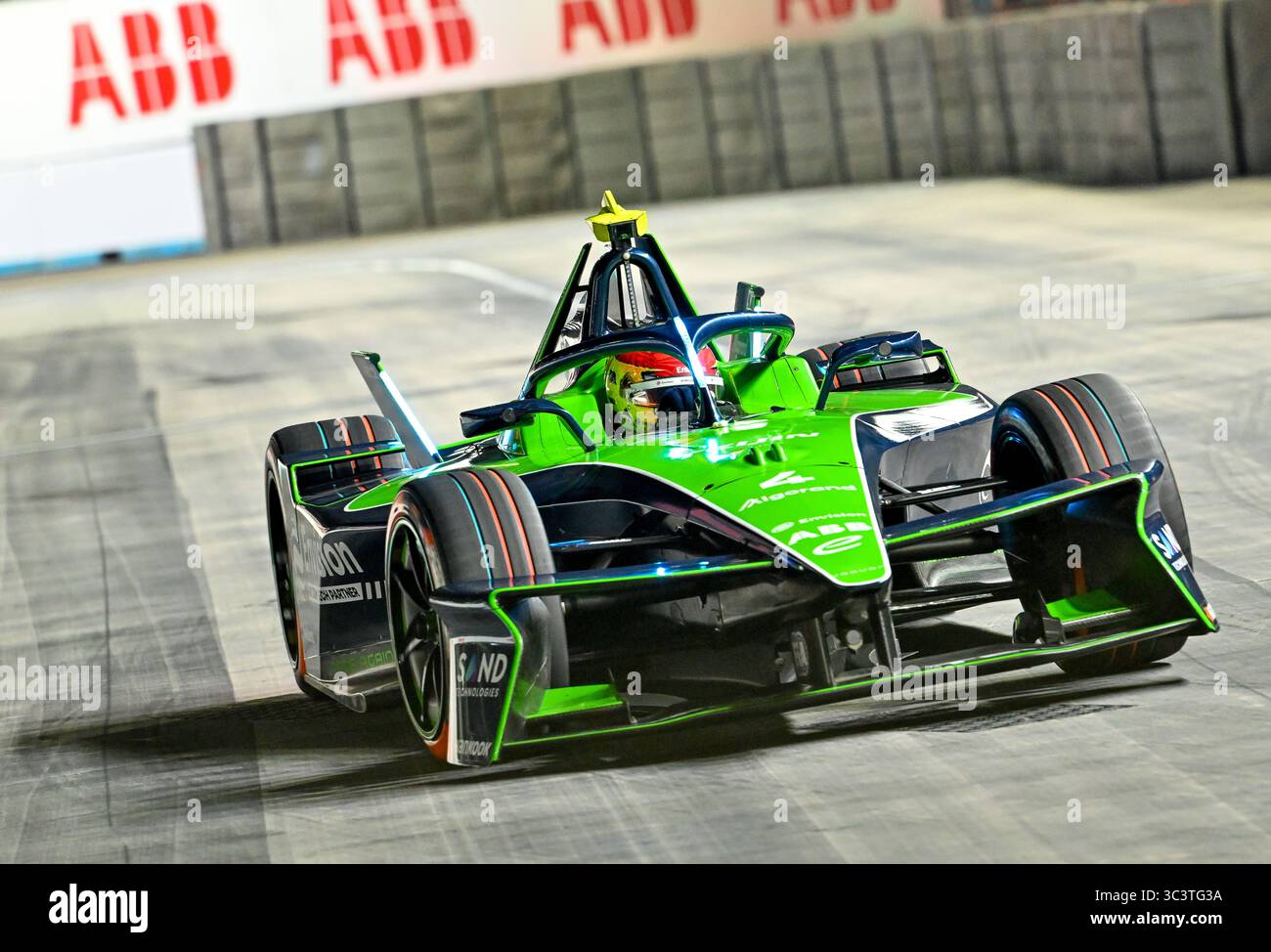 Londra, Regno Unito. 27 luglio 2025. Robin FRIJNS, ENVISION RACING, durante la sessione di qualificazione di gara 2 all'e-Prix Marvel Fantastic Four di Londra a Excel, Londra, Regno Unito. Crediti: LFP/Alamy Live News Foto Stock