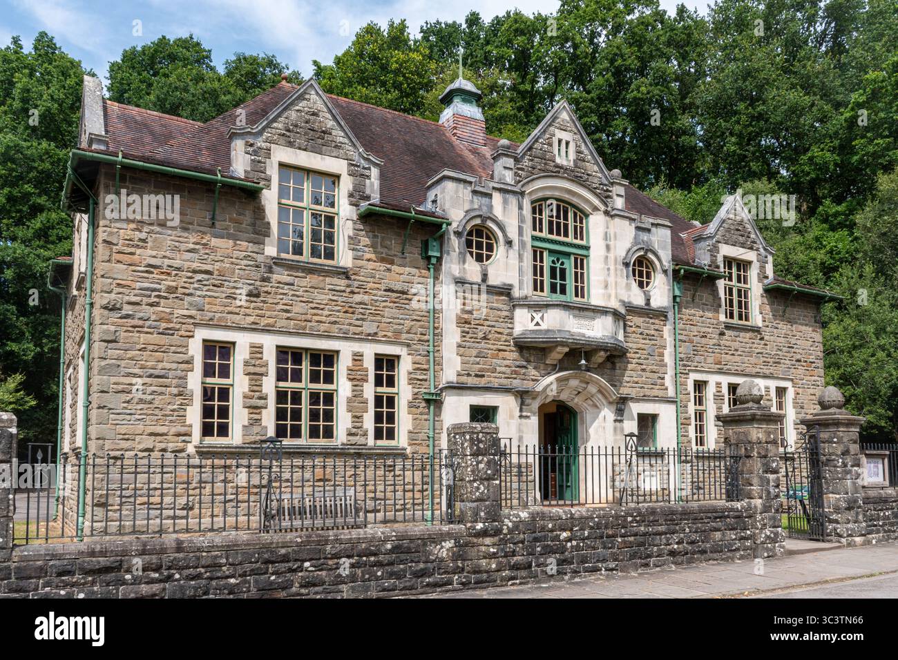St Fagans National Museum of History, un museo all'aperto nel Galles del Sud, Regno Unito, e una popolare attrazione turistica. Oakdale Workman's Institute, costruito nel 1916 Foto Stock