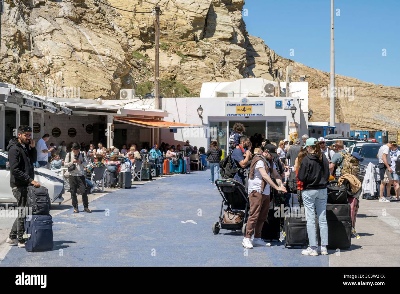 Griechenland, Kykladen, Santorini, Fira, Fährhafen Athinios Foto Stock