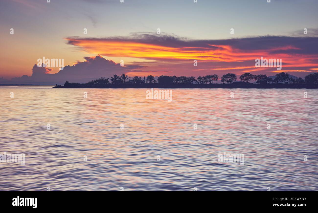 Splendido tramonto a Tawau, Sabah, Malesia. Foto Stock