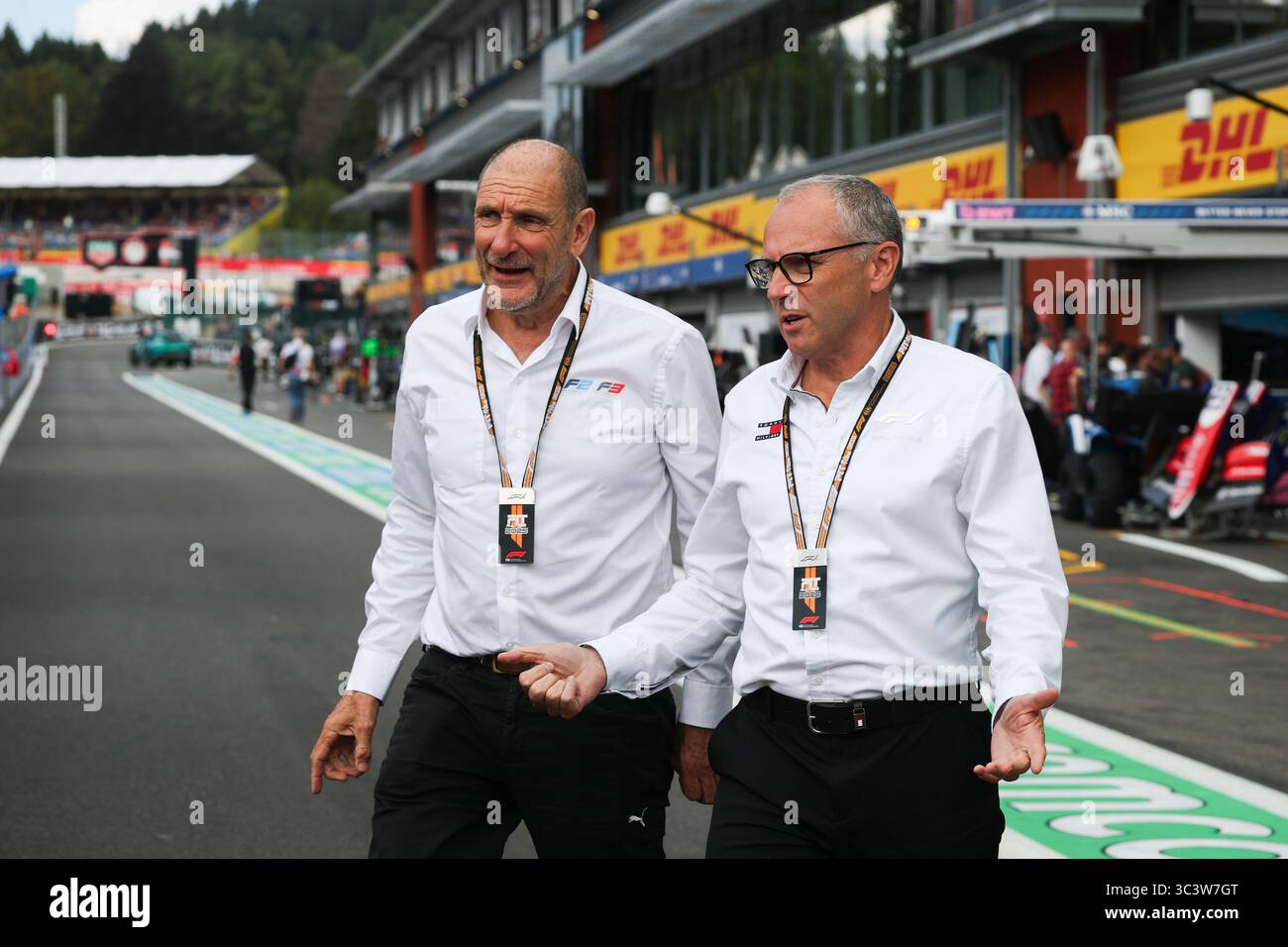Spa-Francorchamps, Belgio. 26 luglio 2025. Bruno Michel (CEO di Formula 2/3), Stefano Domenicali (ITA, Presidente e CEO del gruppo Formula 1), Gran Premio di F1 del Belgio al Circuit de Spa-Francorchamps il 26 luglio 2025 a Spa-Francorchamps, Belgio. (Foto di HOCH ZWEI) credito: dpa/Alamy Live News Foto Stock