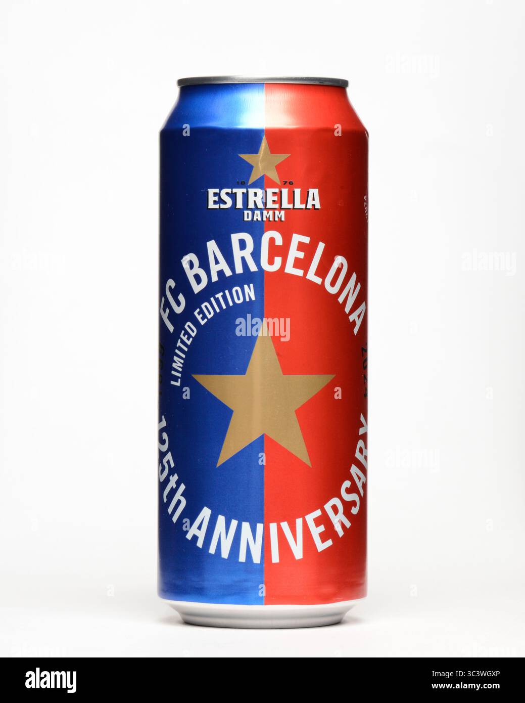 L'edizione speciale della birra Estrella Damm può commemorare il 125° anniversario del FC Barcelona Foto Stock