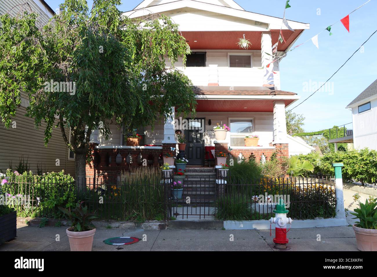 Edificio sulla West 69th Street a Cleveland, Westside Little Italy, Ohio, luglio 2025 Foto Stock