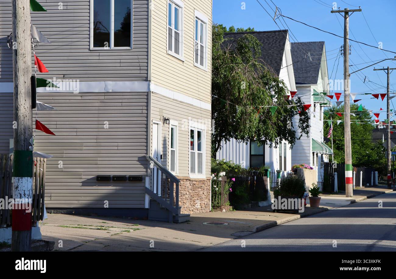 Edifici sulla West 69th Street a Cleveland, Westside Little Italy, Ohio, luglio 2025 Foto Stock