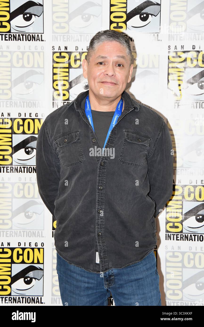 John Ramirez partecipa al photocall per "Andreas Deja: 30 Years of Disney Villains" al Comic con 2025 Day 4 tenutosi il 27 luglio 2025. Foto Stock