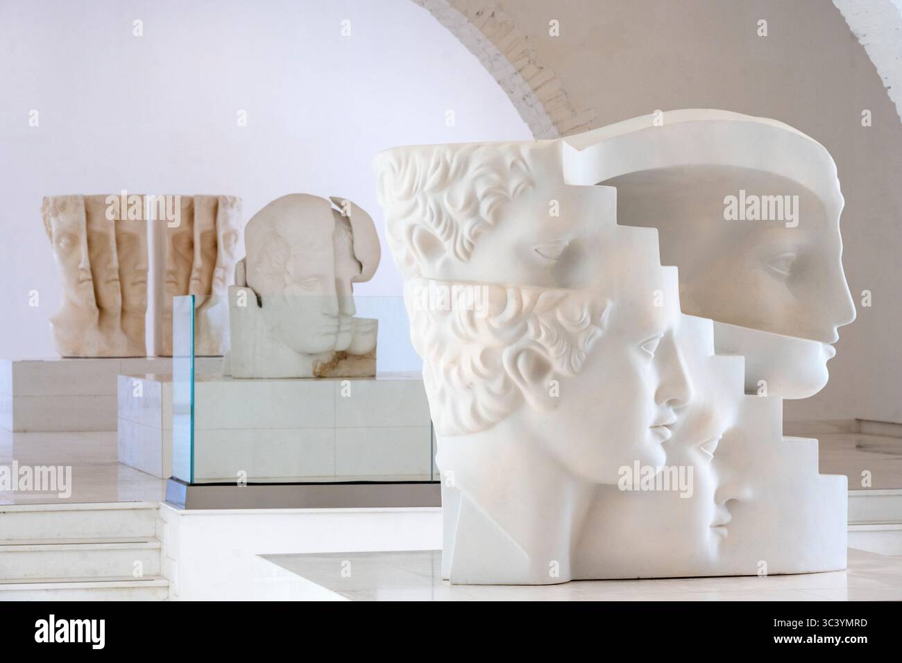 Griechenland, Kykladen, iOS, Inselhauptstadt Chora, Gaitis-Simossi-Museum, Plastiken und Skulpturen von Loretta Gaiti Foto Stock