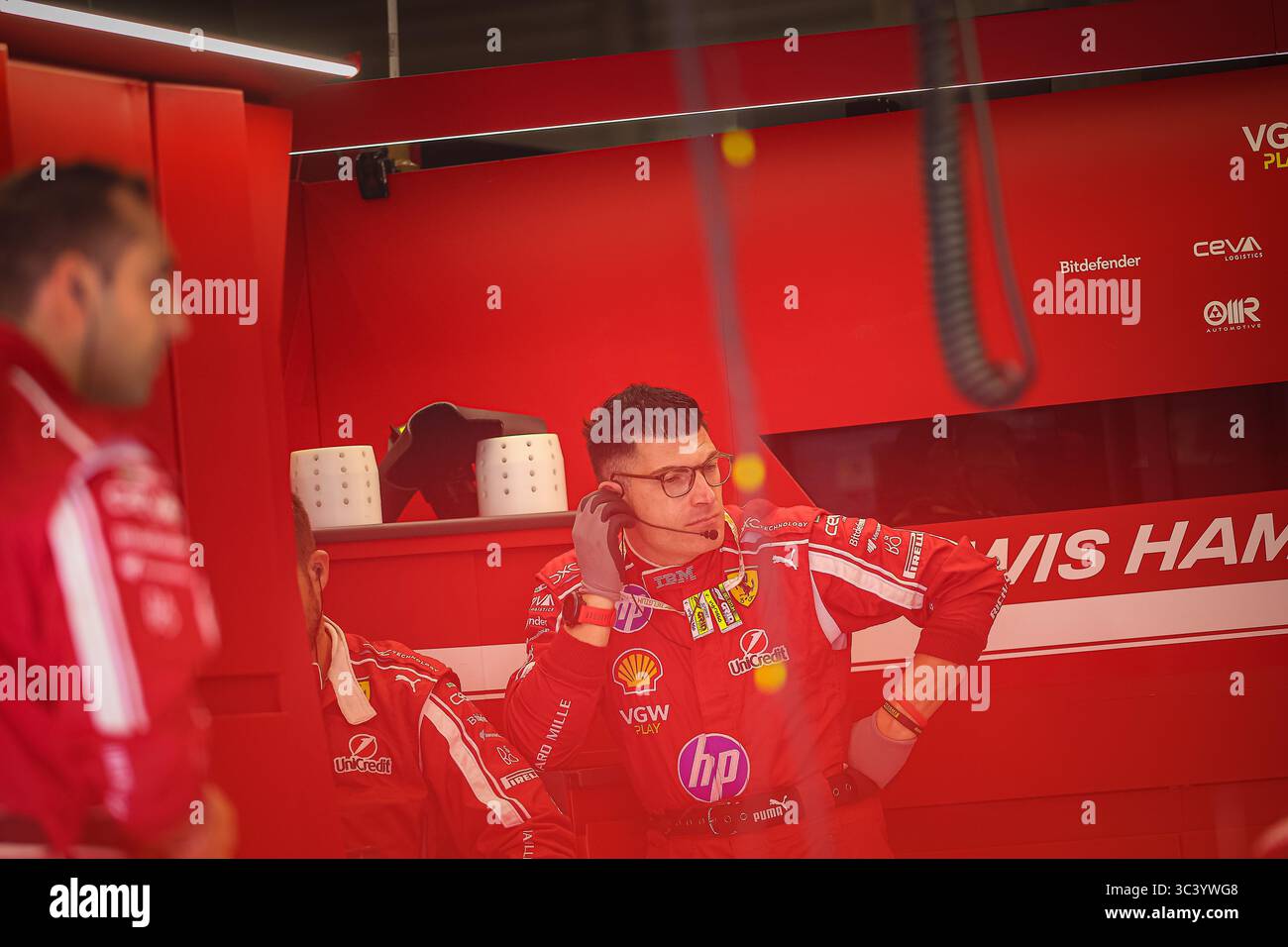 Ferrari Mechanics , durante il GP del Belgio, Spa-Francorchamps 24-27 luglio 2025 Formula 1 Campionato del mondo 2025. Foto Stock